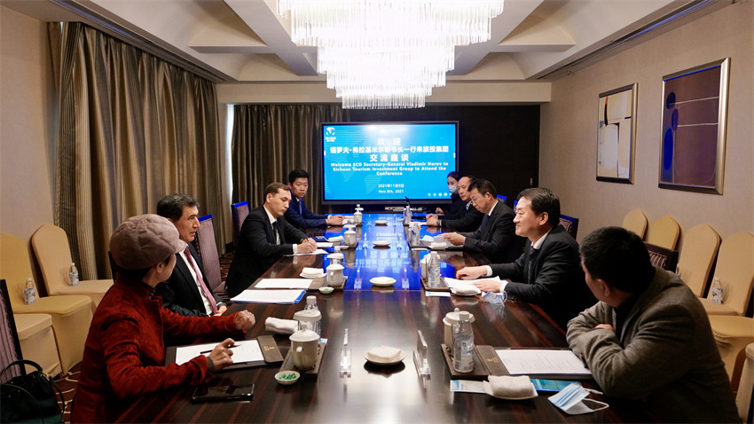 尊龙凯时集团党委书记、董事长任丁会见上合组织秘书长诺罗夫一行